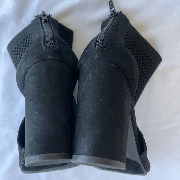 Report Tarragon Peep Toe Perforated Ankle Women’s Bootie Size 6.5 - Picture 7 of 10